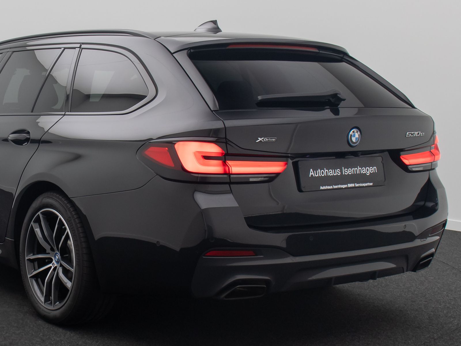Fahrzeugabbildung BMW 530e xD M Sport Panorama HUD DAB H/K Kamera AHK