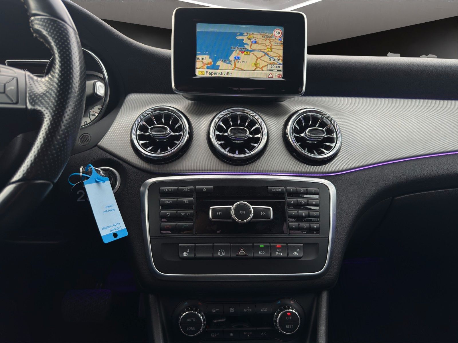 Fahrzeugabbildung Mercedes-Benz CLA 180 Pano/Automatik/Bi-Xen/Navi/Sitzheizung