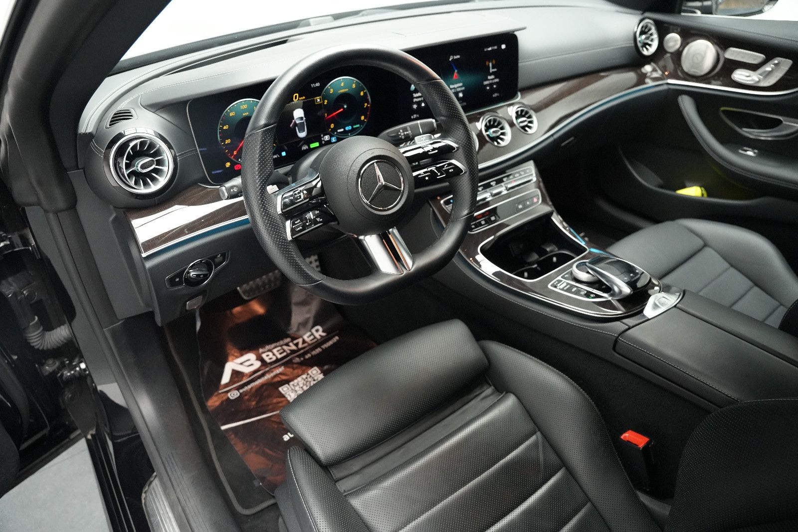 Fahrzeugabbildung Mercedes-Benz E 450 Cabrio AMG/BURMESTER/HUD/AMBIENTE/MASSAGE/