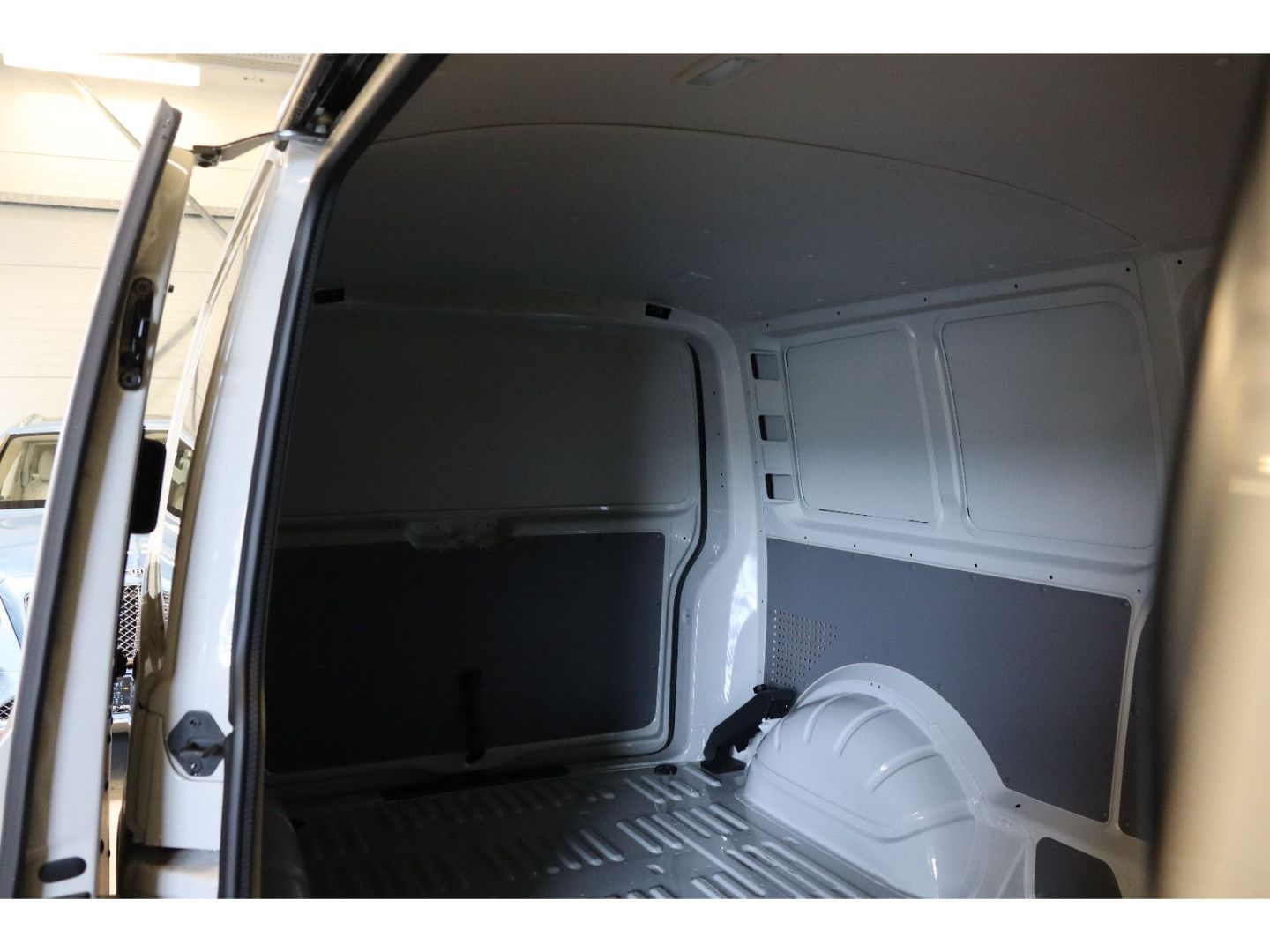 Fahrzeugabbildung Volkswagen VW T6.1 ABT e-Kasten LR DSG DAB Klima PDC 3-Sit