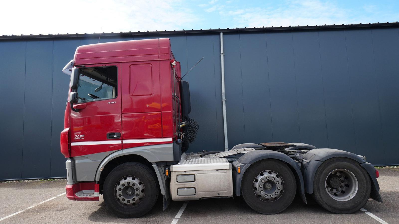 DAF XF440 FTG ADR tractor unit