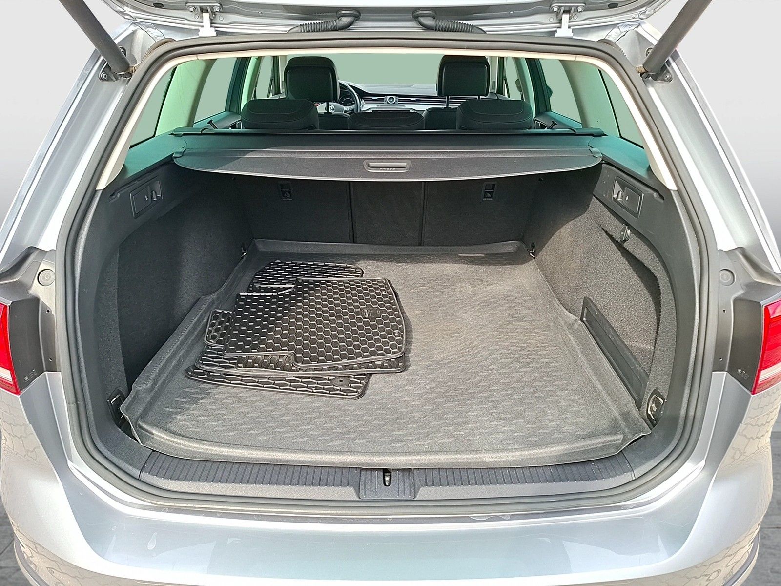 Fahrzeugabbildung Volkswagen Passat Variant TSI Alltrack DSG 4M LED Navi ACC