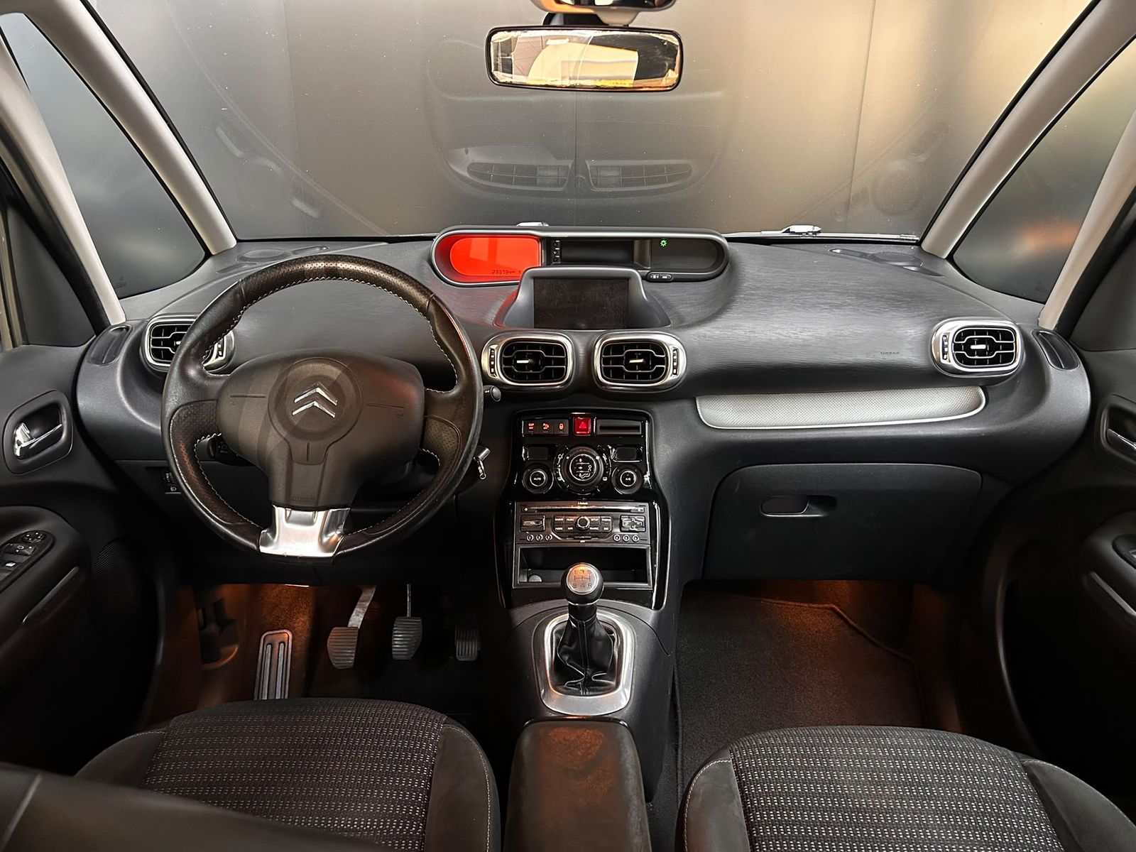 Fahrzeugabbildung Citroën C3 Picasso Exclus Black-Paket GEPFLEGT+NAVI+TÜV