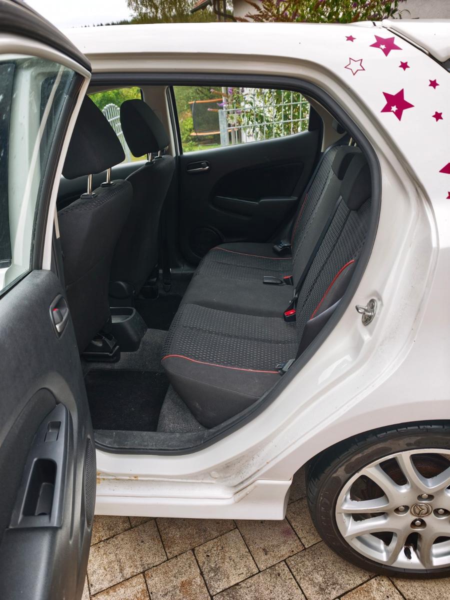 Mazda 2 1.5 MZR Sports-Line weiß / 1. Hand / TÜV neu 