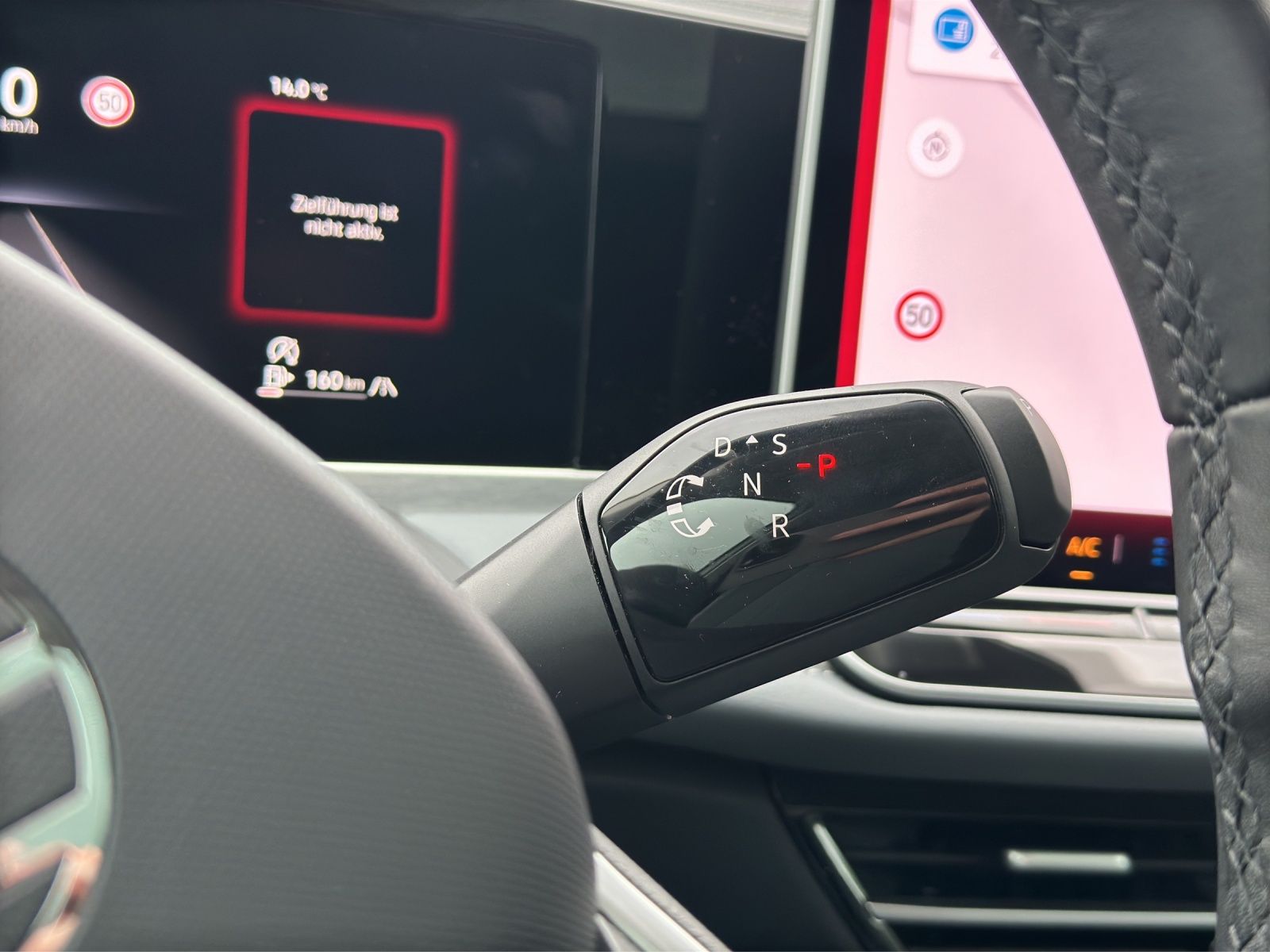 Fahrzeugabbildung Volkswagen Passat TDI Elegance DSG Matrix Standhzg AHK Navi
