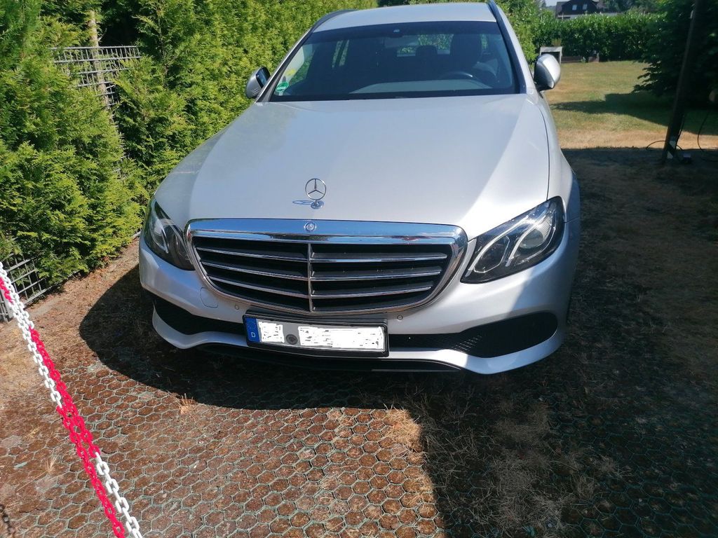Image of Mercedes-Benz E 220