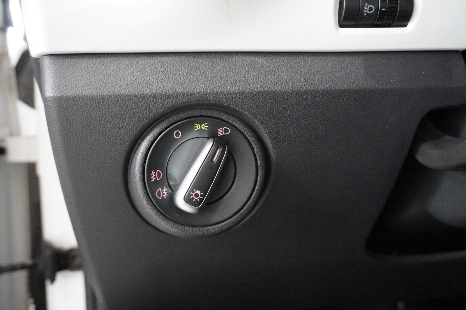 Fahrzeugabbildung Volkswagen up! 1.0 CLUB 5-TÜR NAVI/SPORT/PANO./SHZ/PDC/TEMP