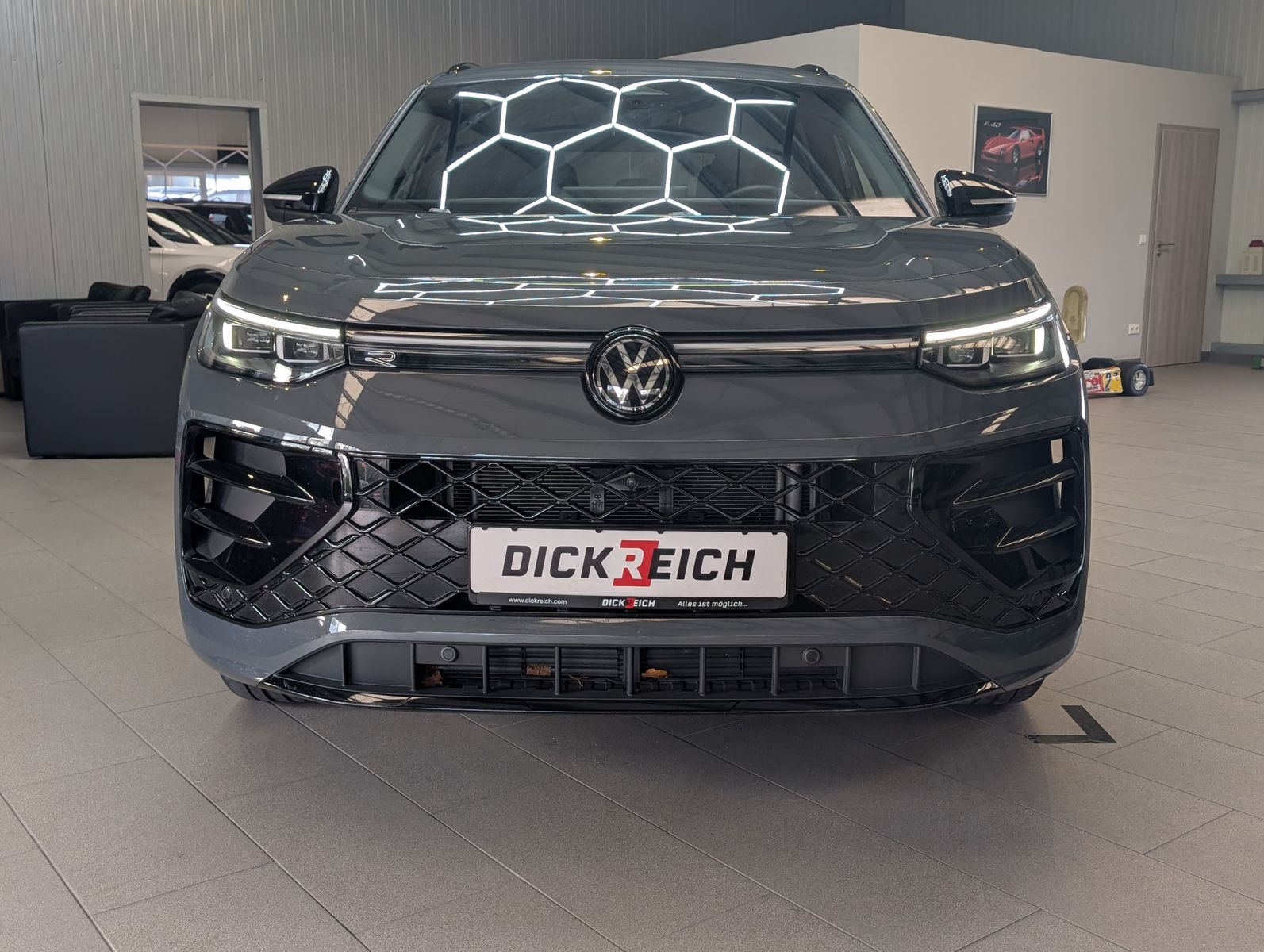 Fahrzeugabbildung Volkswagen Tayron 2.0TDI 4M R-Line Launch Pano Black AHK 20