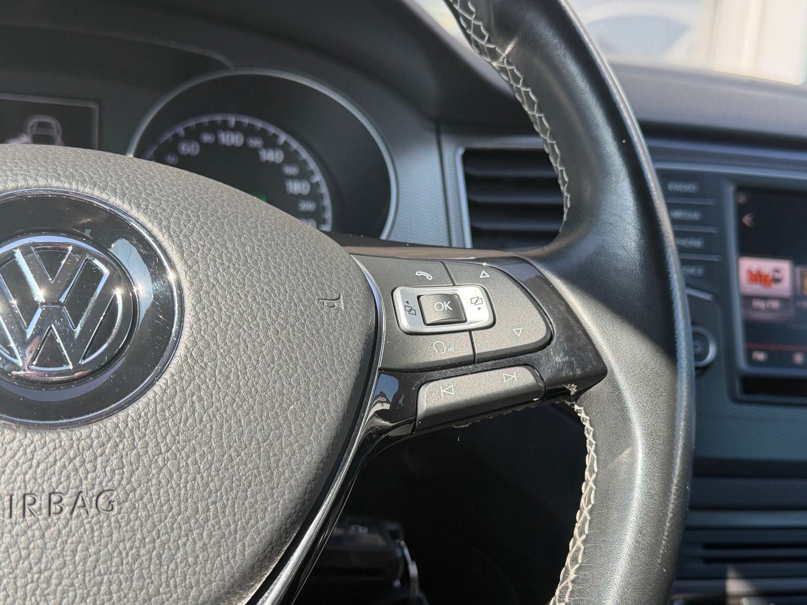 Fahrzeugabbildung Volkswagen Golf Sportsvan VII Lounge /AUTOMATIK/ACC/SHZ/