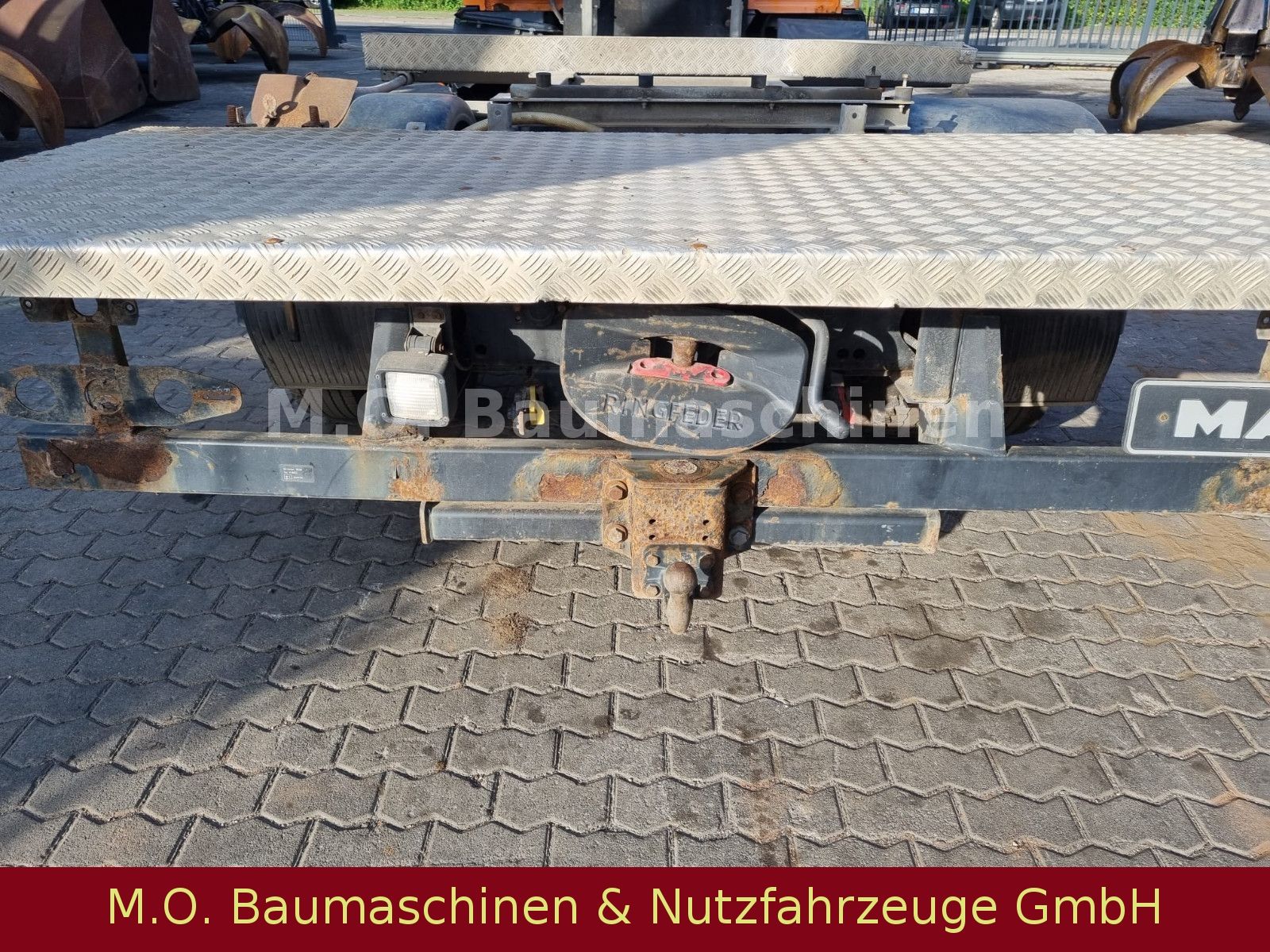 Fahrzeugabbildung MAN LE 8.180 BB / L 2000 /4x2 /