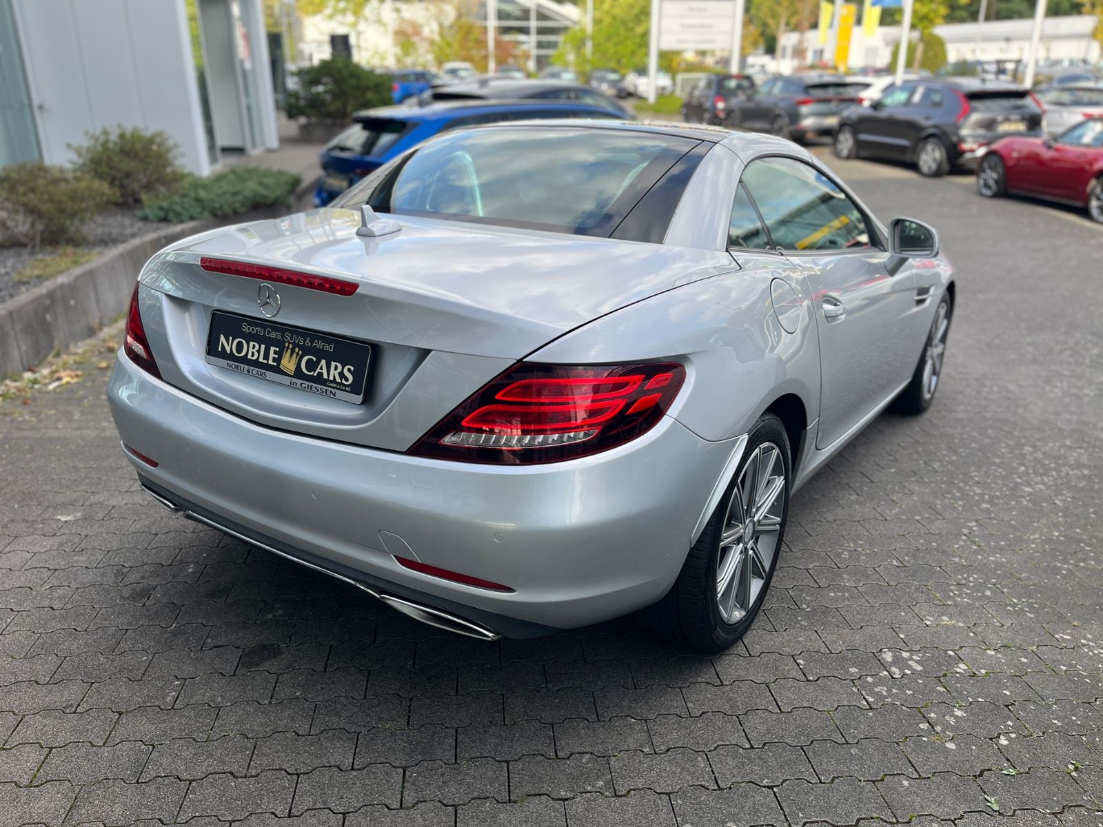 Fahrzeugabbildung Mercedes-Benz SLC 300 Roadster PANO NAVI ALU