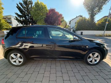 Volkswagen Golf - 11