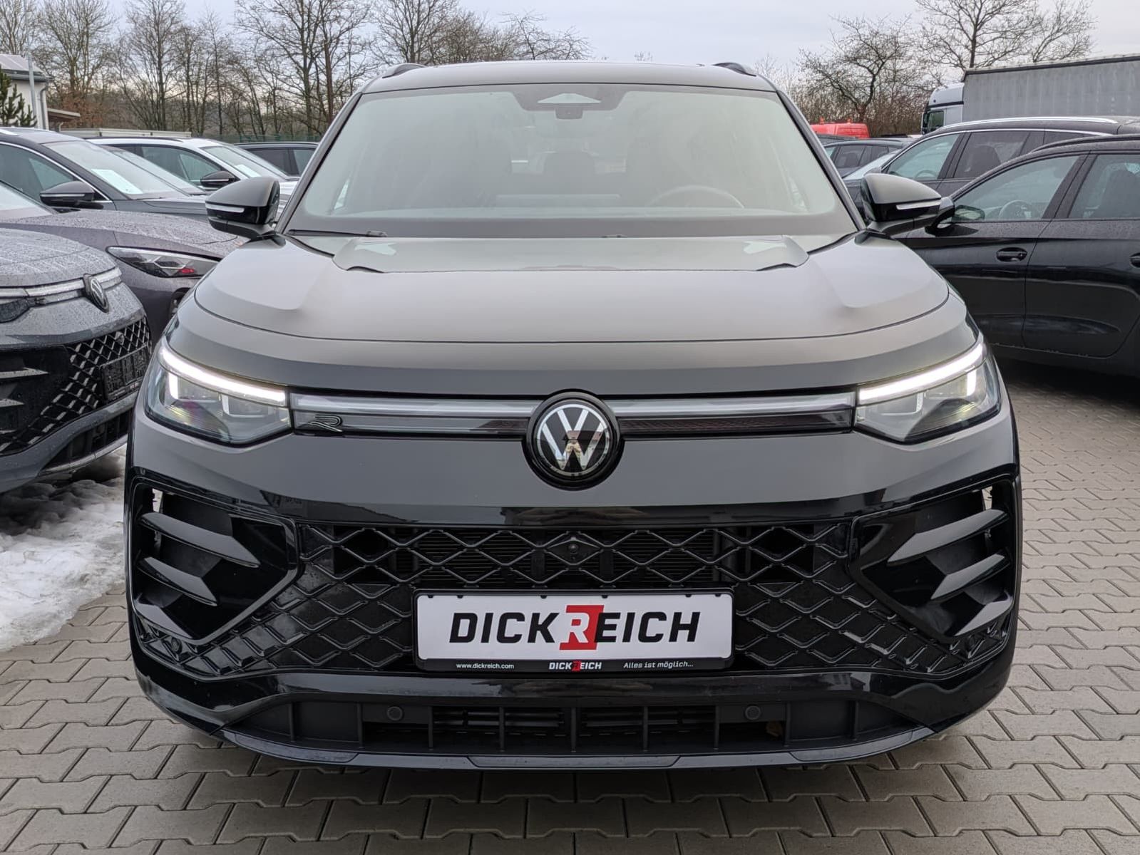 Fahrzeugabbildung Volkswagen Tayron 2.0 TDI 4M R-Line BLACK*7S*IQ-L.*PANO*HUD