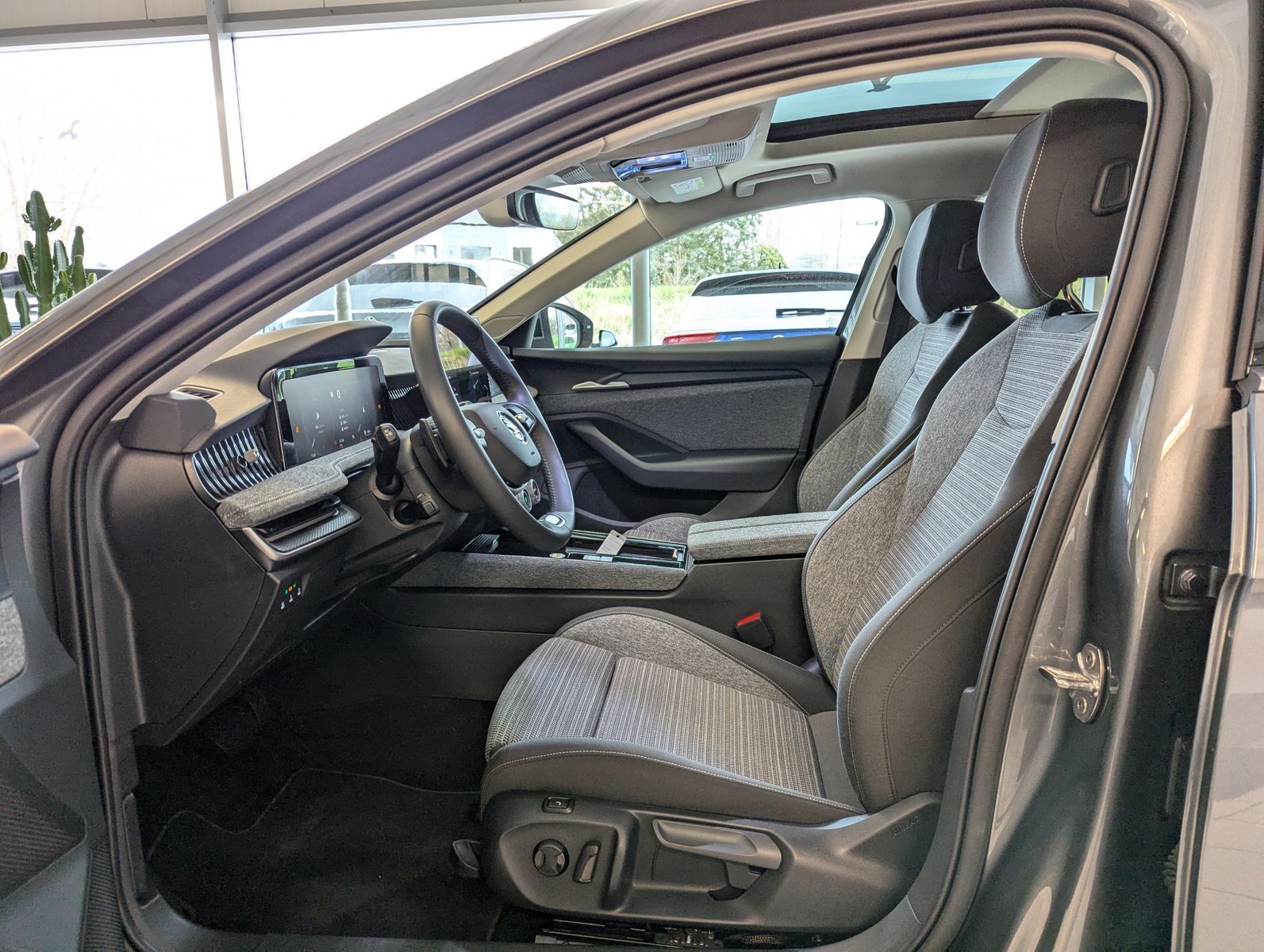 Fahrzeugabbildung SKODA Superb 2.0TDI DSG 4x4 Pano Matrix ACC AHK 5J Gar