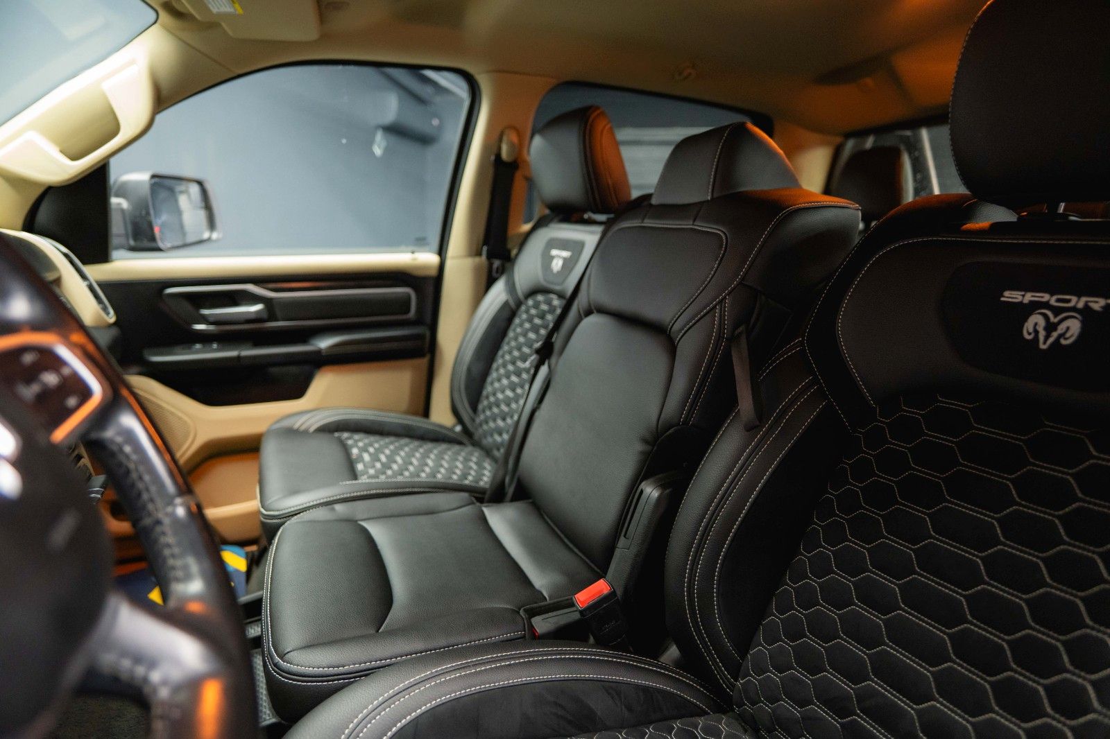 Fahrzeugabbildung Dodge RAM 5.7 V8 HEMI 4x4 OFFROAD LONGBED AXLE LOCK