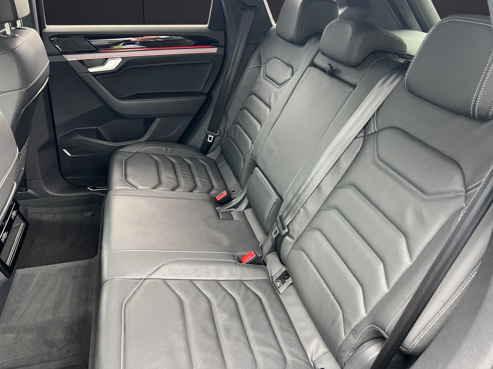 Fahrzeugabbildung Volkswagen Touareg R-Line 4M TDI IQ.Light ACC AHK LUFT STH