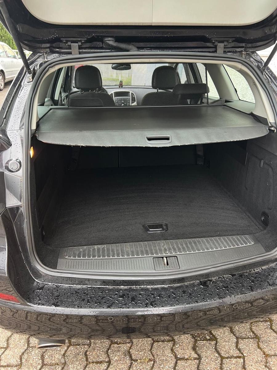Opel Astra 2011 — engine 140 HP (103kW)