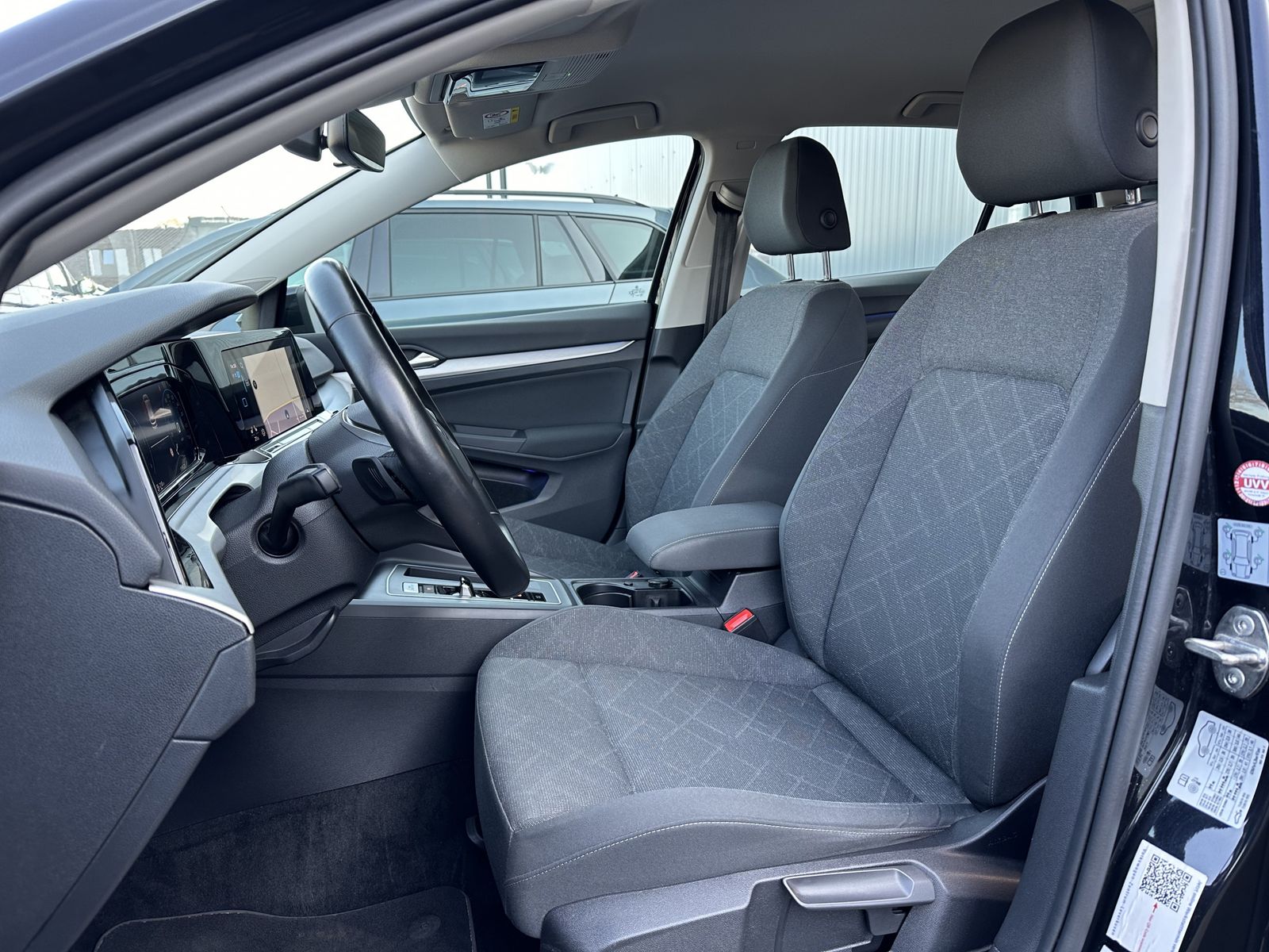 Fahrzeugabbildung Volkswagen Golf VIII 2.0 TDI DSG Life NAV+LED+AHK+ACC+18ZO