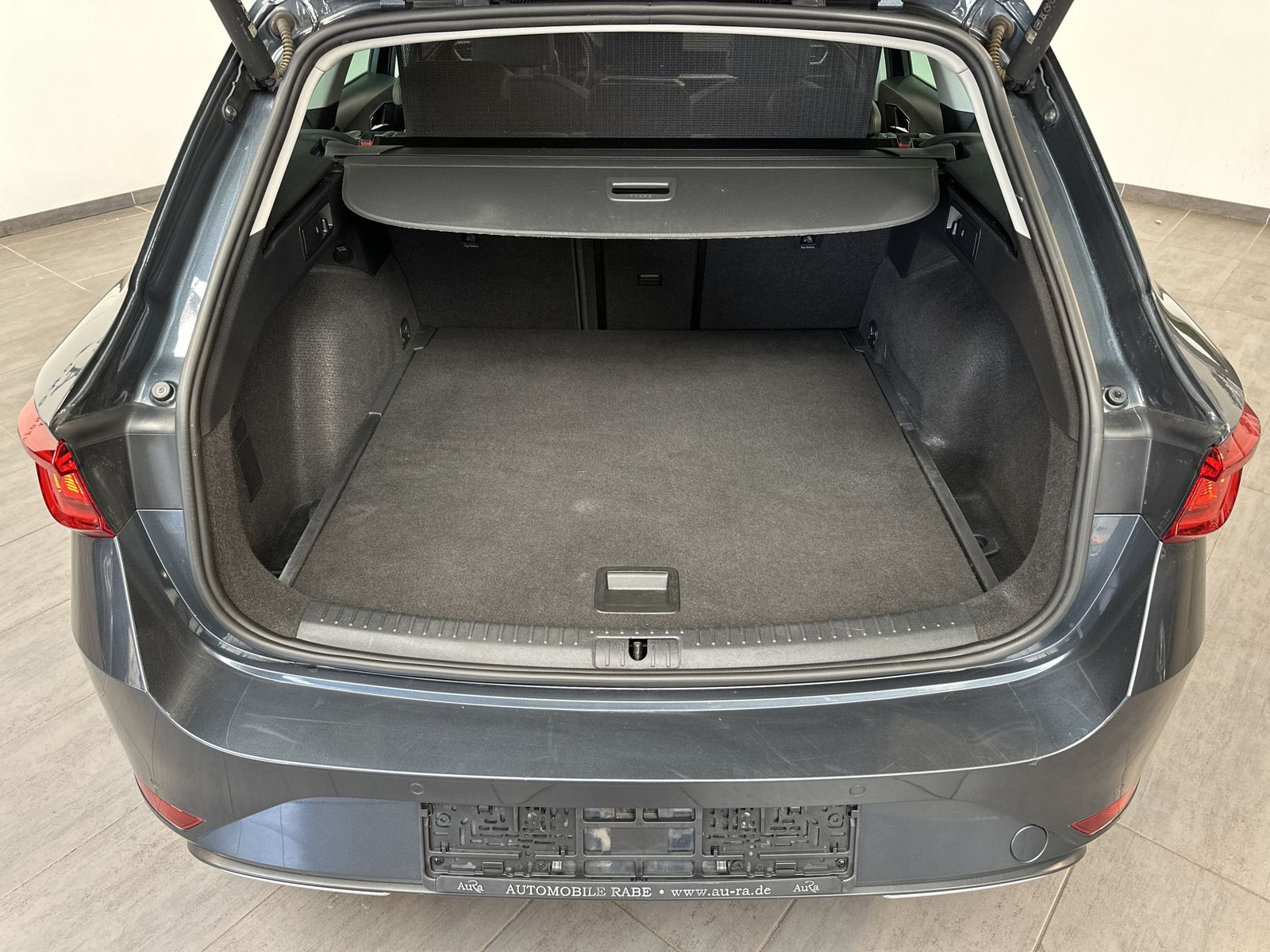Fahrzeugabbildung SEAT Leon SpT 1.5 TSI FR NAV+LED+ACC+CARPLAY+KAMERA