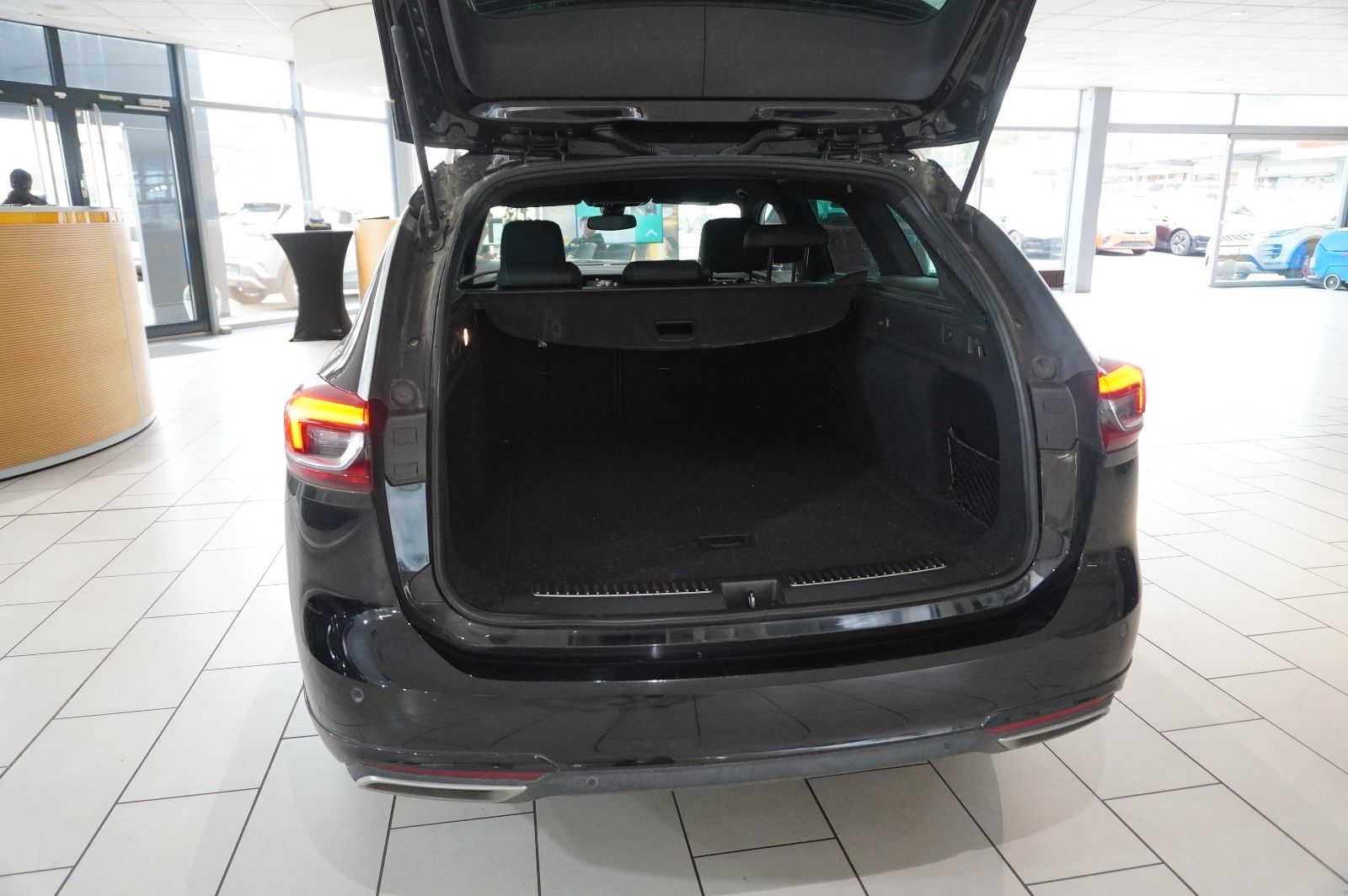 Fahrzeugabbildung Opel Insignia B ST 2.0T INNOV. 4X4 NAVI/OPC/KAMERA