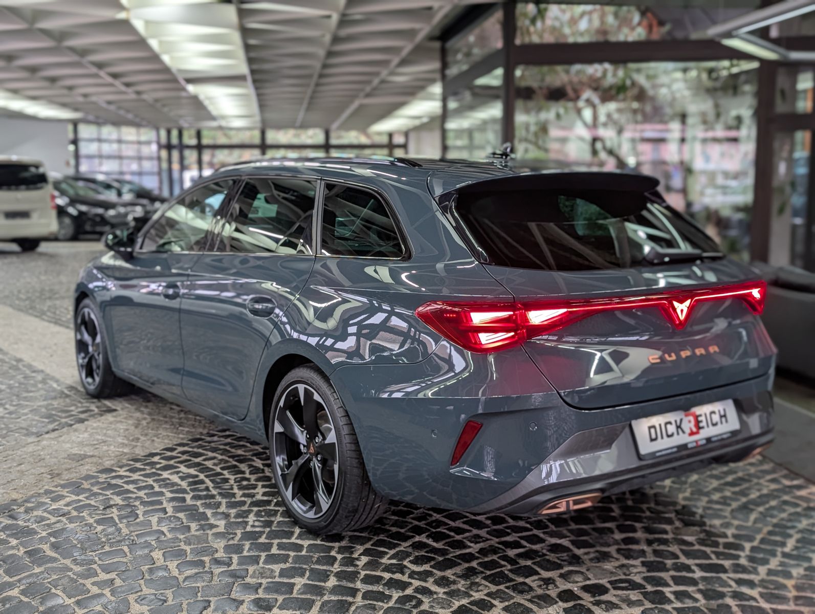 Fahrzeugabbildung CUPRA Leon 1.5 e-Hybrid PLUG-IN LED INTELIG-DRIVE EDGE