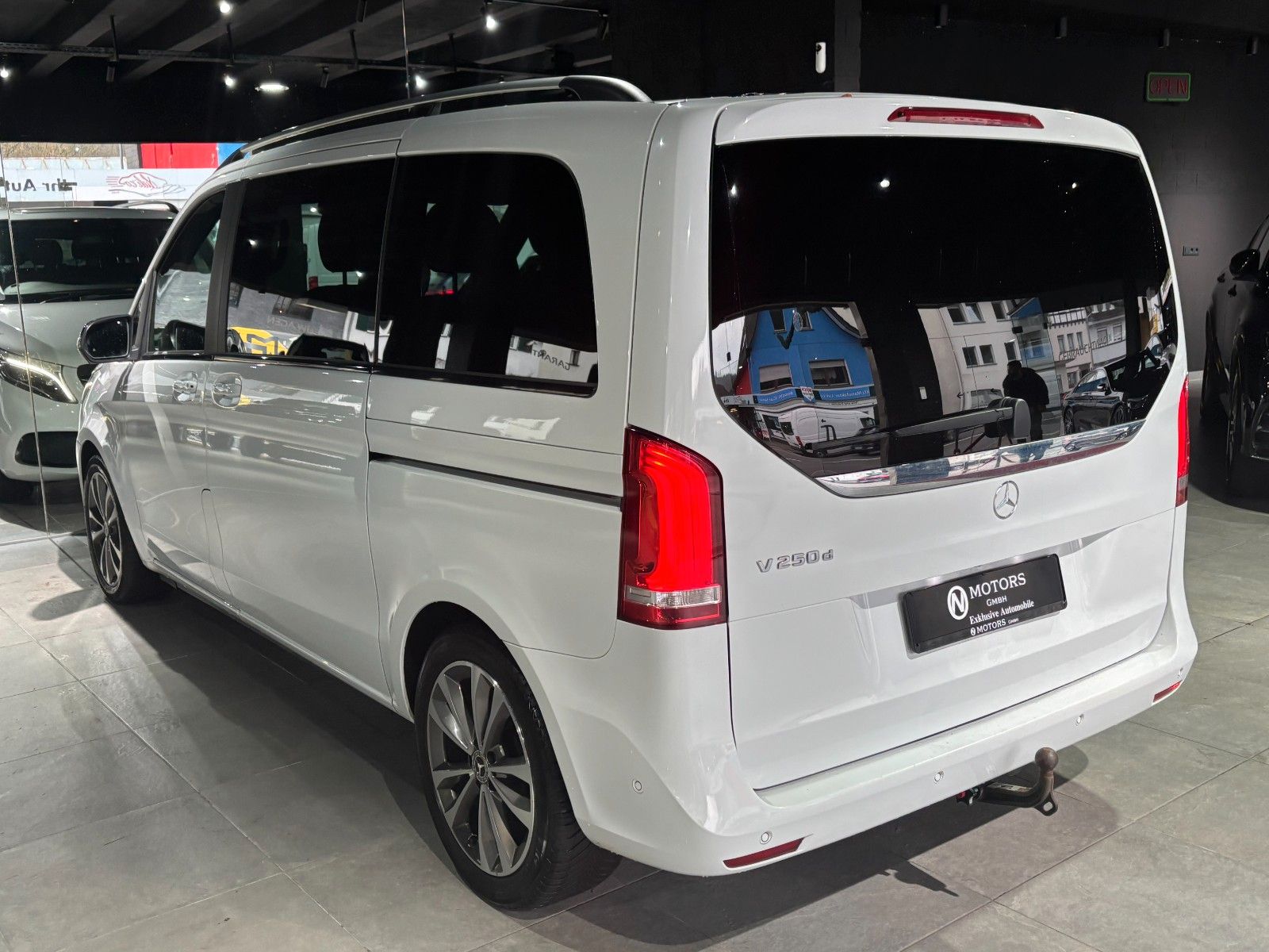 Fahrzeugabbildung Mercedes-Benz V 250d *8-Sitzer*Burmester*Ambiente*360°*Memory