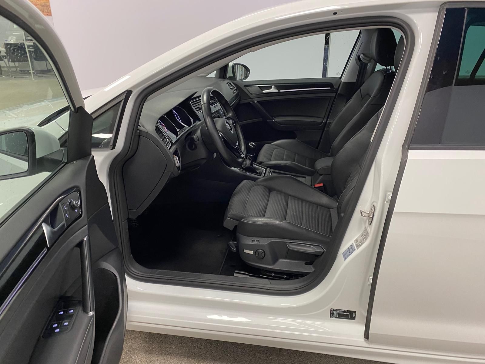 Fahrzeugabbildung Volkswagen Golf 1.4 16V TSI 1395 ccm Highline PDC+NAVI+ACC+