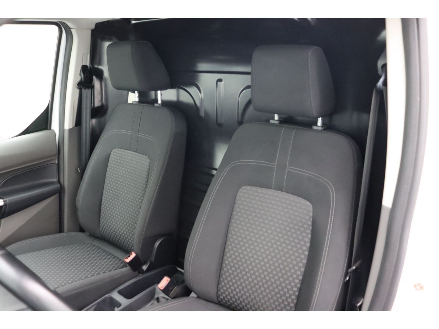 Fahrzeugabbildung Ford Transit Connect 1.5 TDCi Kasten Trend AHK PDC