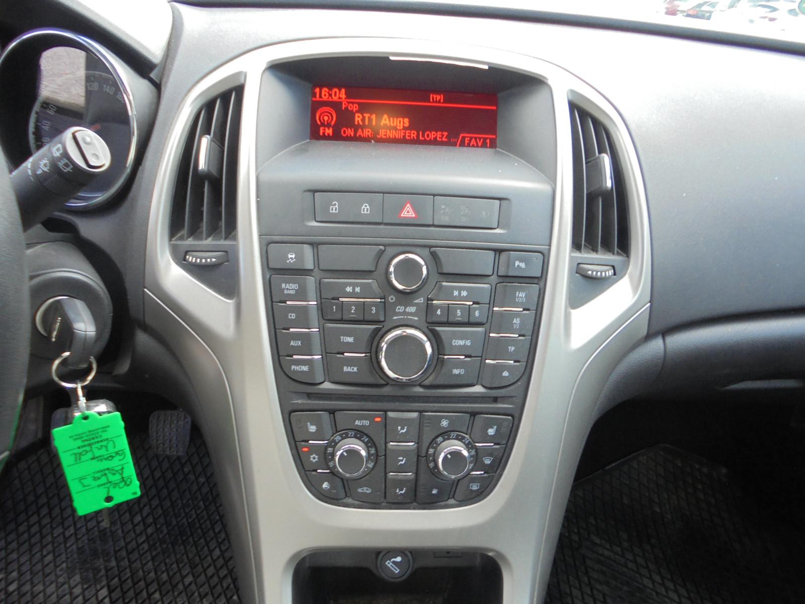 Opel Astra 2012 — photo 16