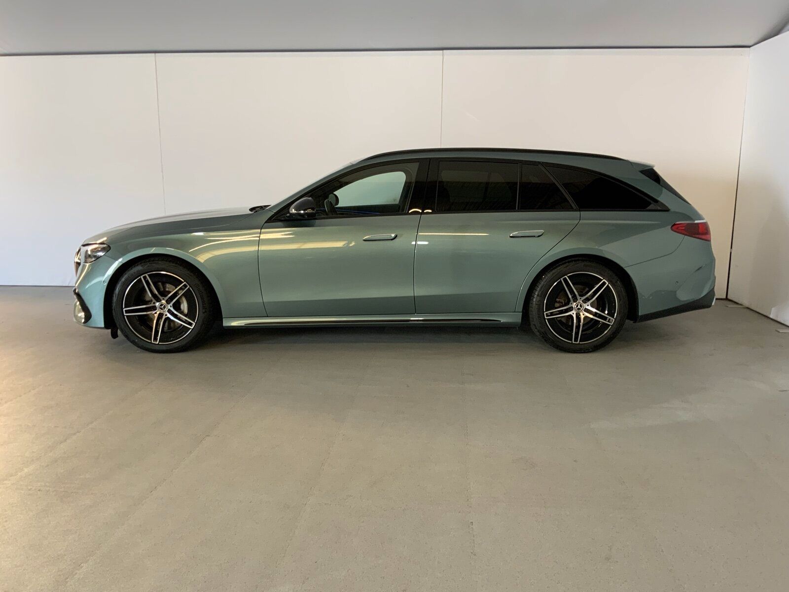 Mercedes-Benz E 220 d T AMG Night Distro 360Cam Digi-Light AHK imagem 3