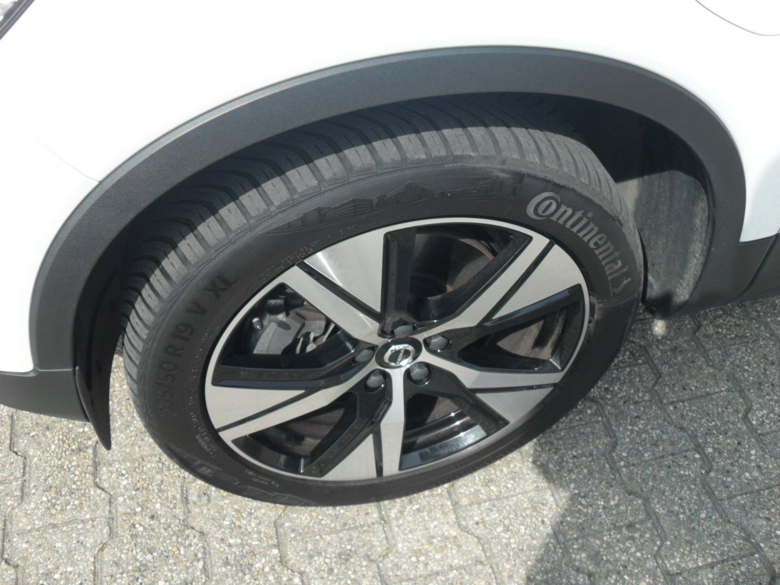 Fahrzeugabbildung Volvo XC 40 T5 R- Design Recharge Plug-In Hybrid