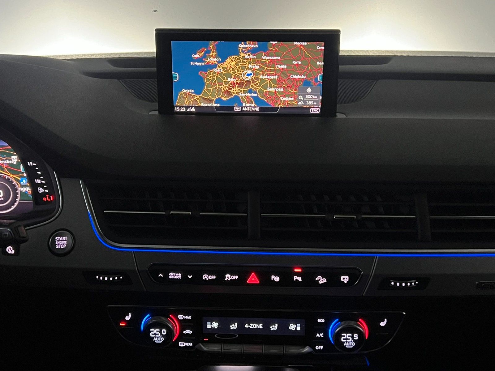 Fahrzeugabbildung Audi Q7 3.0 TDI Quattro S-LINE/21ZOLL/MATRIX/AHK/AMBI