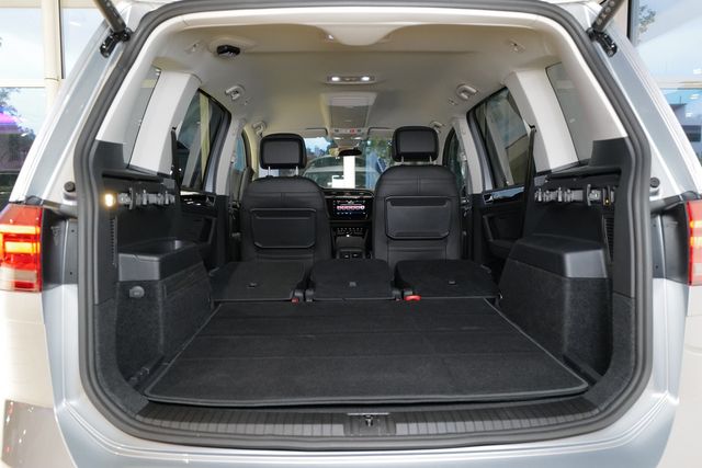 Volkswagen Touran 1.5TSI DSG Highline StdHz AHK Navi Rkam D