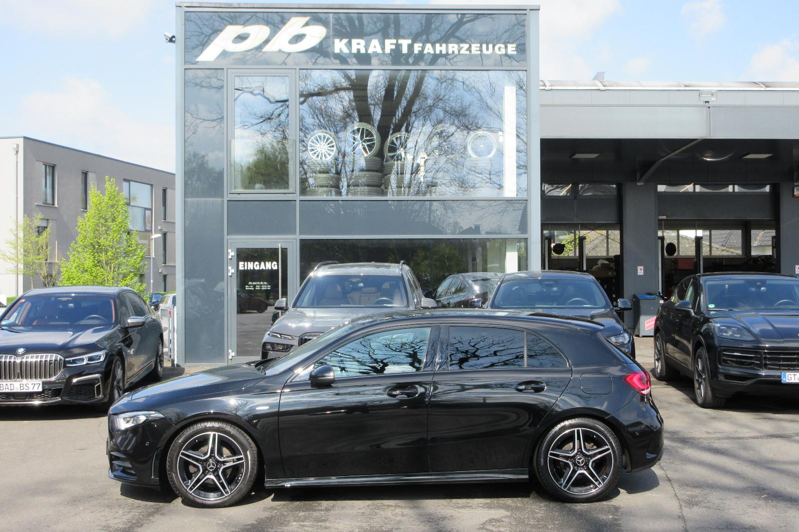 Mercedes-Benz A180 Edition AMG Night Pano Kamera Navi CarPlay
