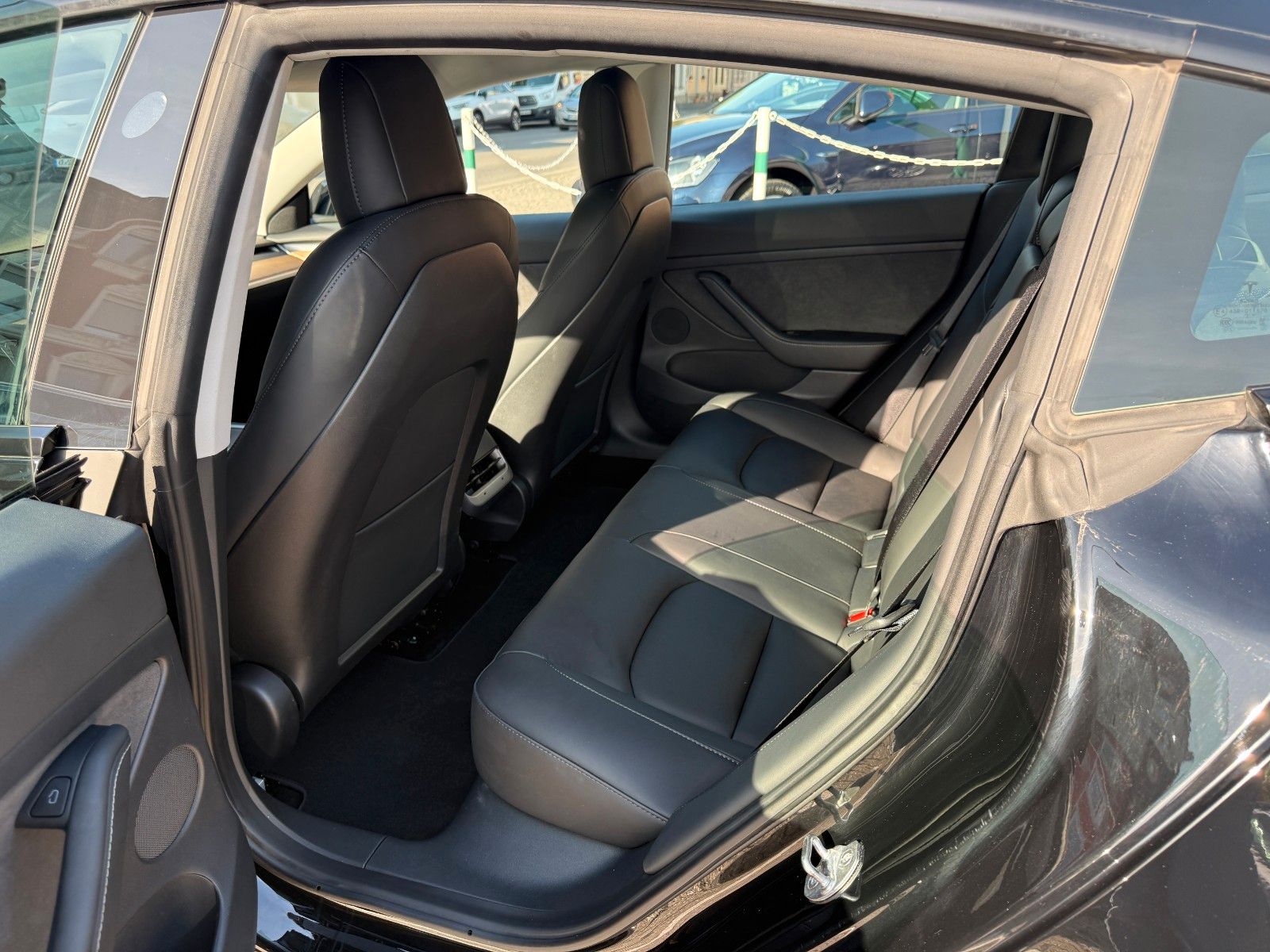 Fahrzeugabbildung Tesla Model 3 Long Range Dual AWD 1-Hand
