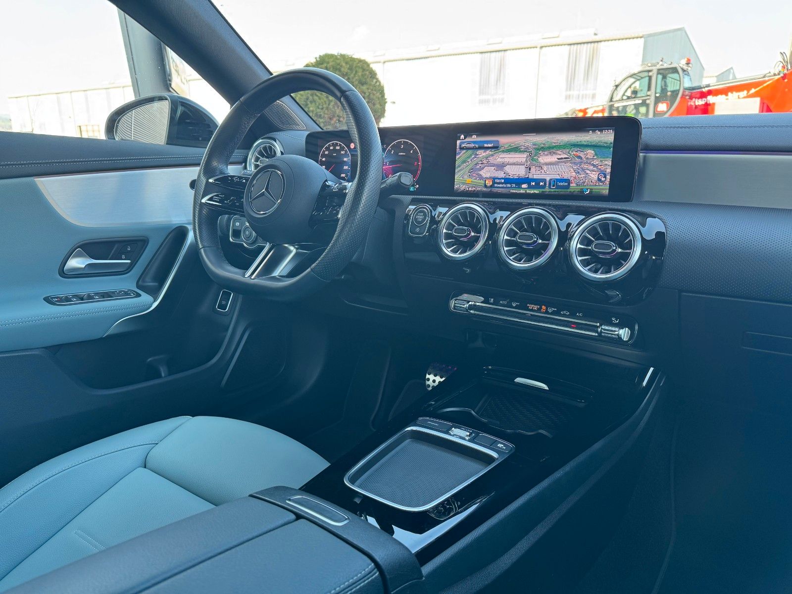 Fahrzeugabbildung Mercedes-Benz CLA 200d AMG+LederGrau+Ambiente+RFK+Night