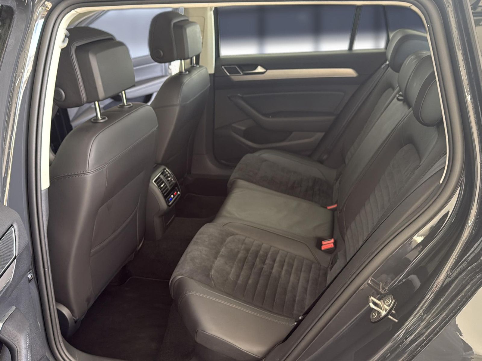 Fahrzeugabbildung Volkswagen Passat Variant Highline /unfallfrei