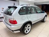 BMW X5 4.6is - - silberne BMW X5