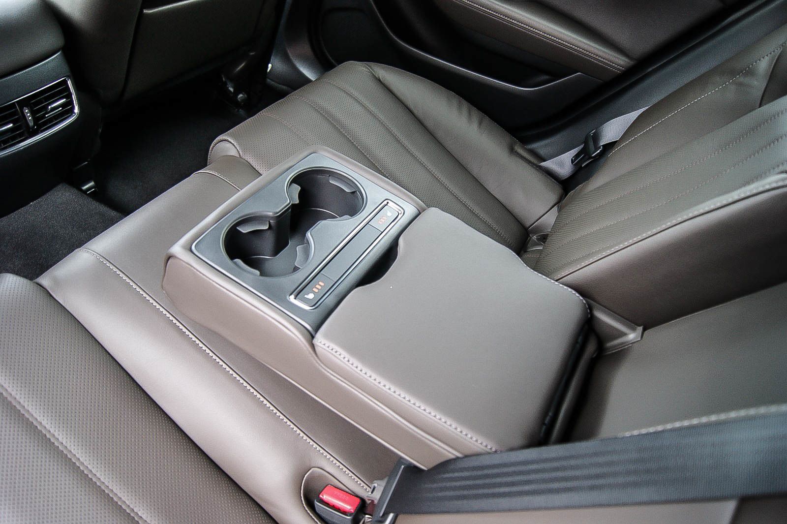 Fahrzeugabbildung Mazda 6 Kombi SKYACTIV-G 194 Drive i-ELOOP Sports-Line