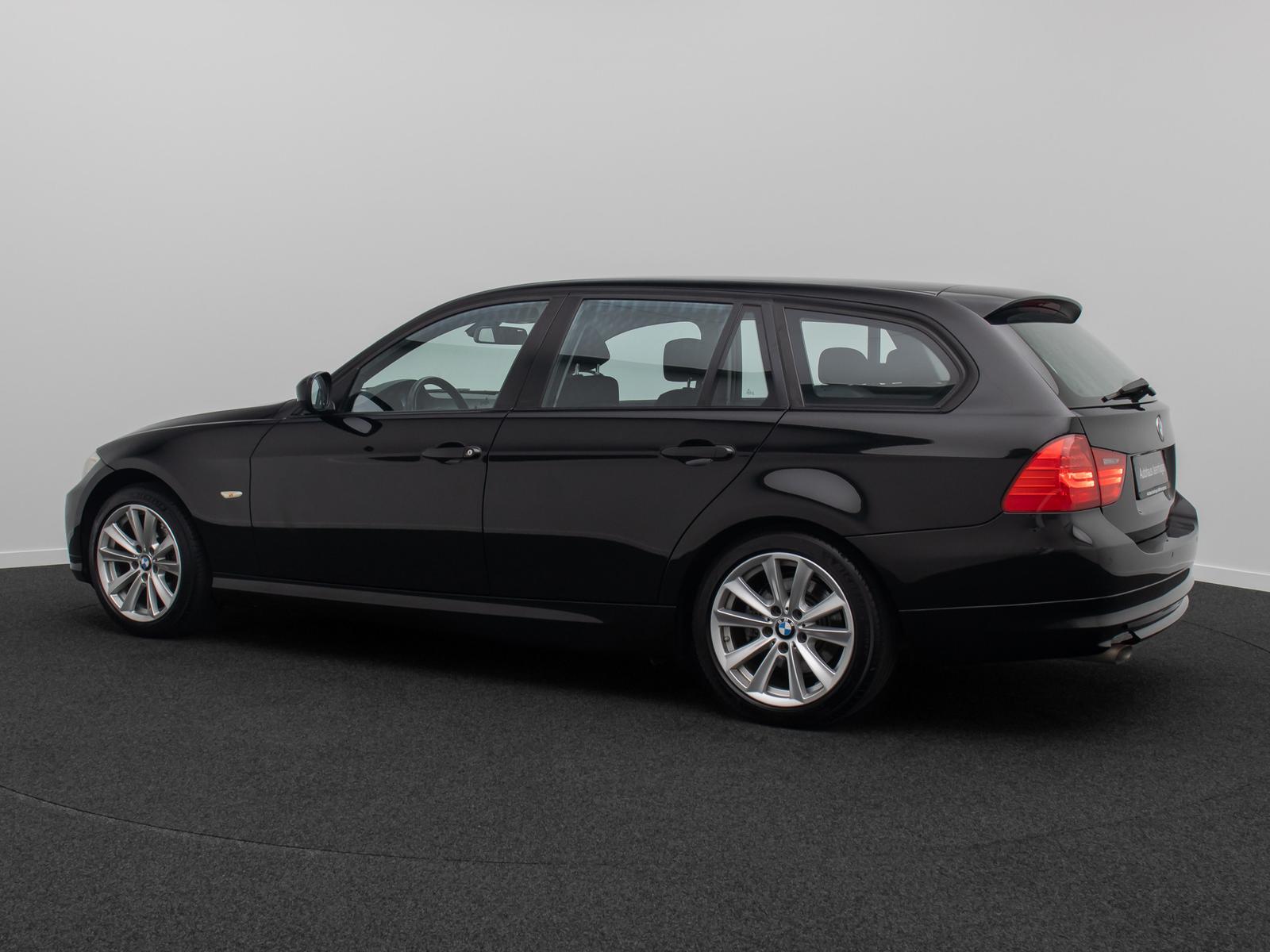 BMW 318 2012 — photo 10