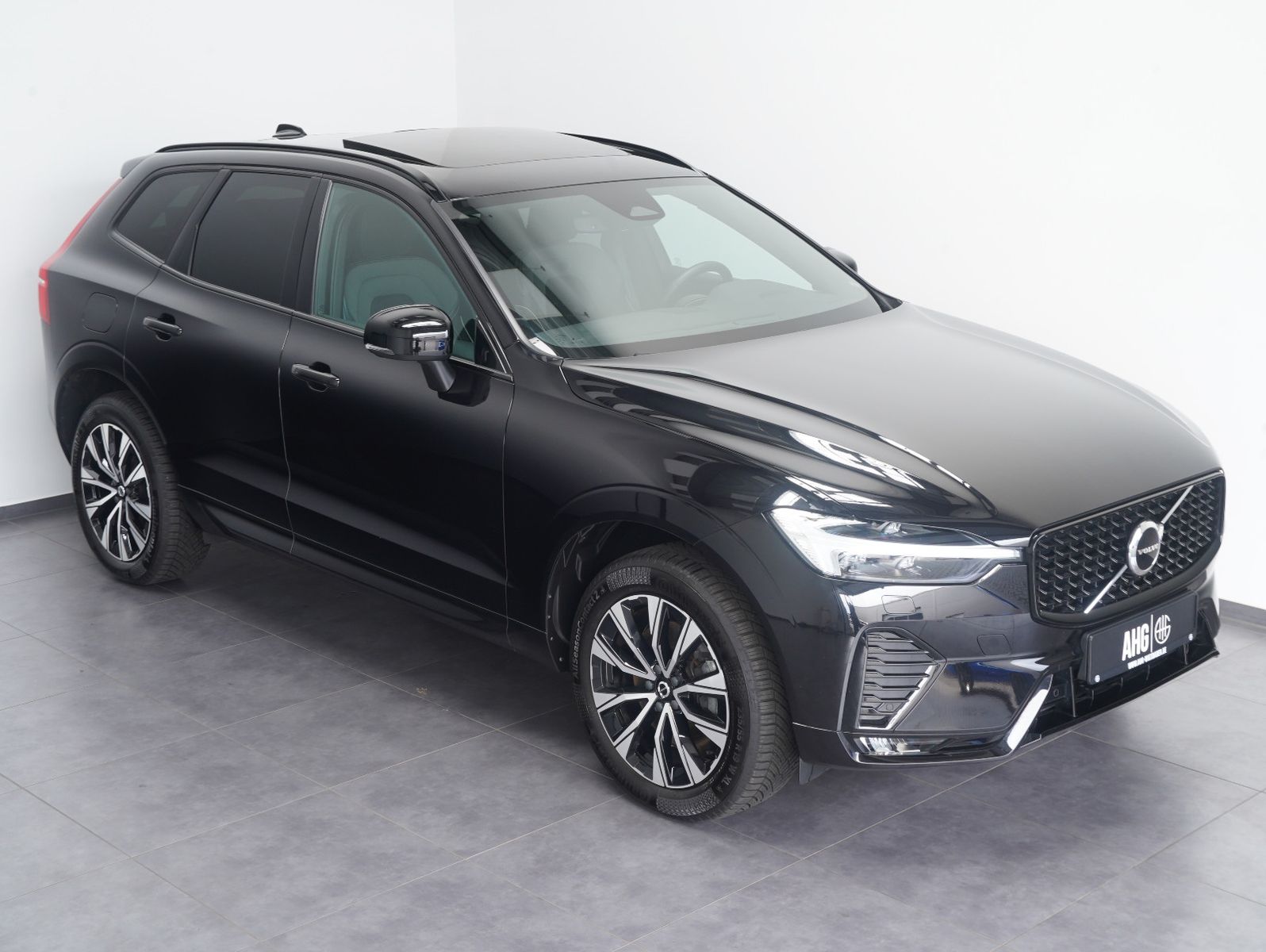 Fahrzeugabbildung Volvo XC60 B4 D AWD Plus Dark PANORAMA/LED/ACC/AHK