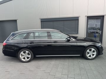 Bild 8 Mercedes-Benz E 200 E 20d0 T Avantgarde Xenon Navi Kamera Ambiente S
