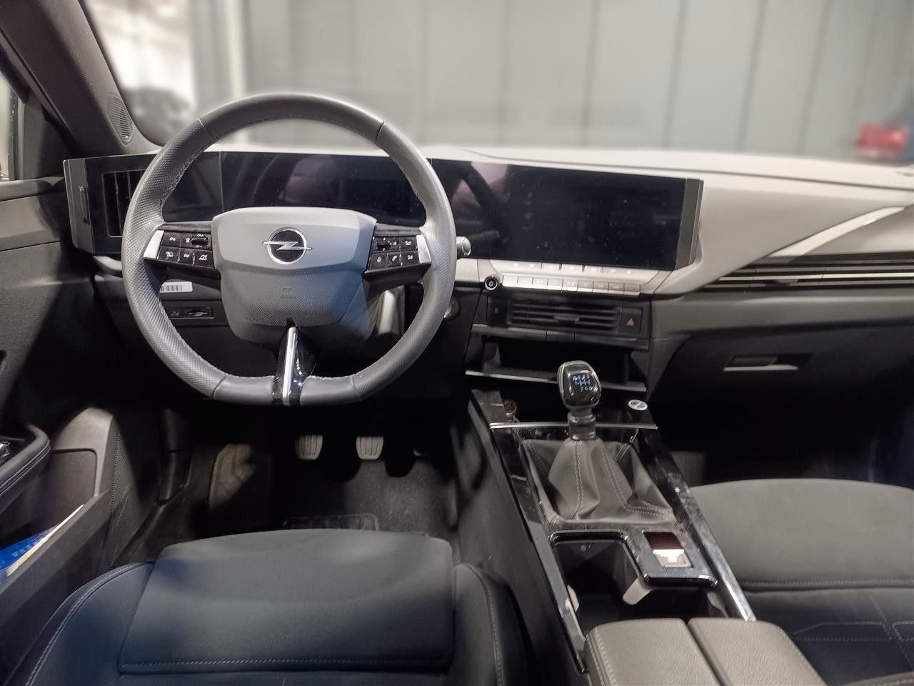 Fahrzeugabbildung Opel Astra L ST 1.2T GS SPORT NAVI/LED/360°/PANO/HUD
