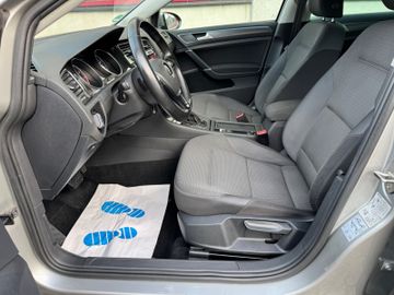 Volkswagen Golf - 10