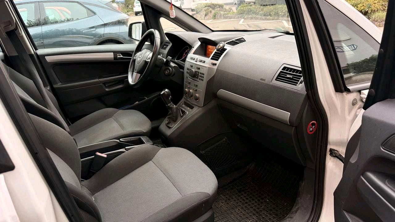 Opel Zafira 2012 — photo 5