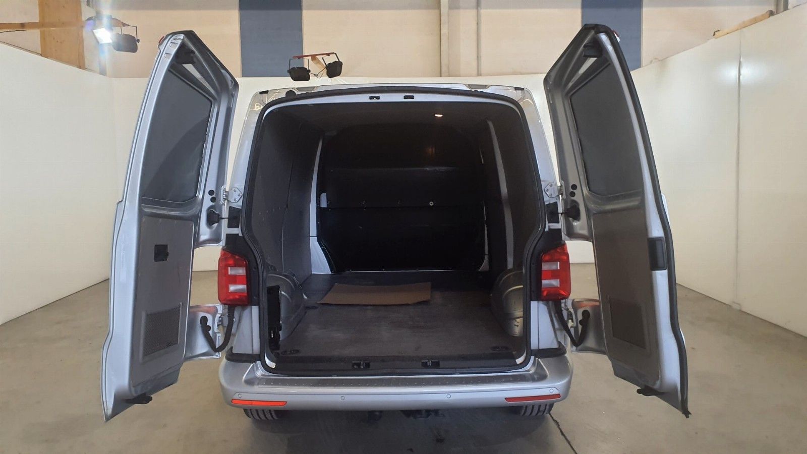 Fahrzeugabbildung Volkswagen T6 Transporter Kasten lang DSG 4Motion LED AHK