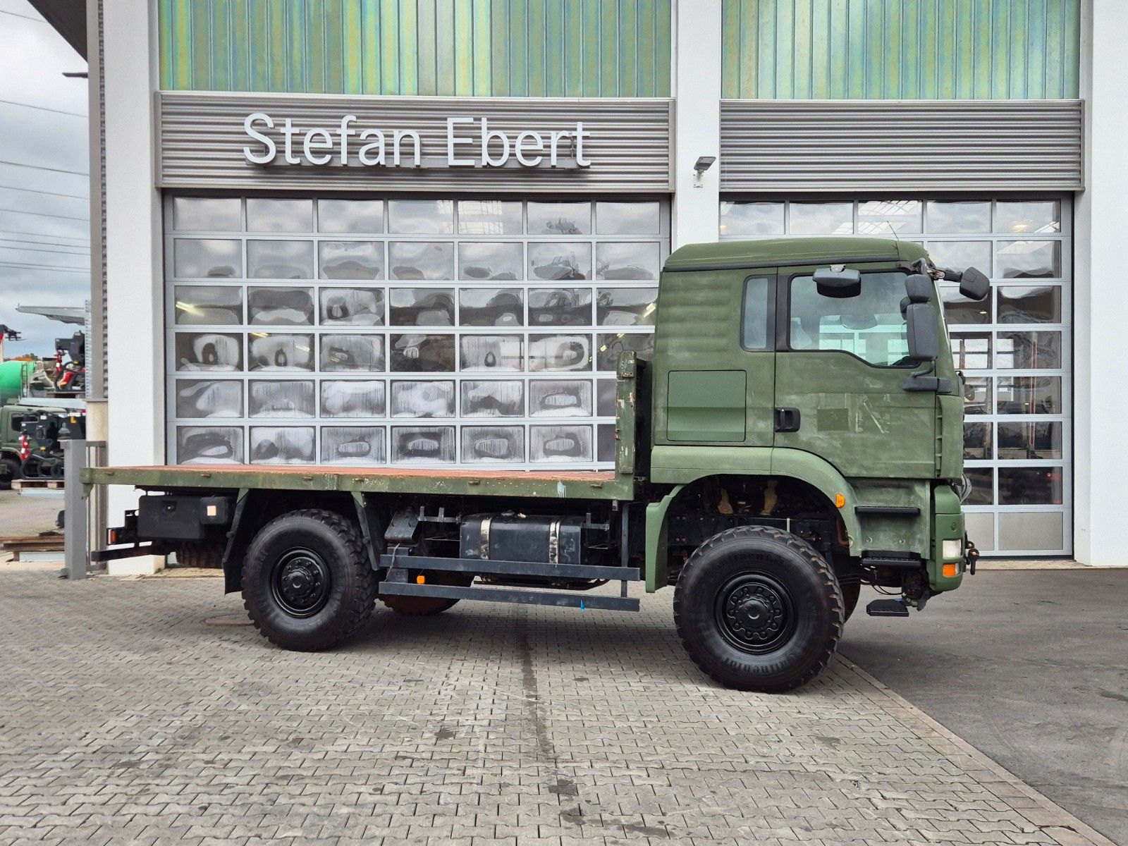 Fahrzeugabbildung MAN TGA 18.360 4x4 BB Pritsche Single Bereifung