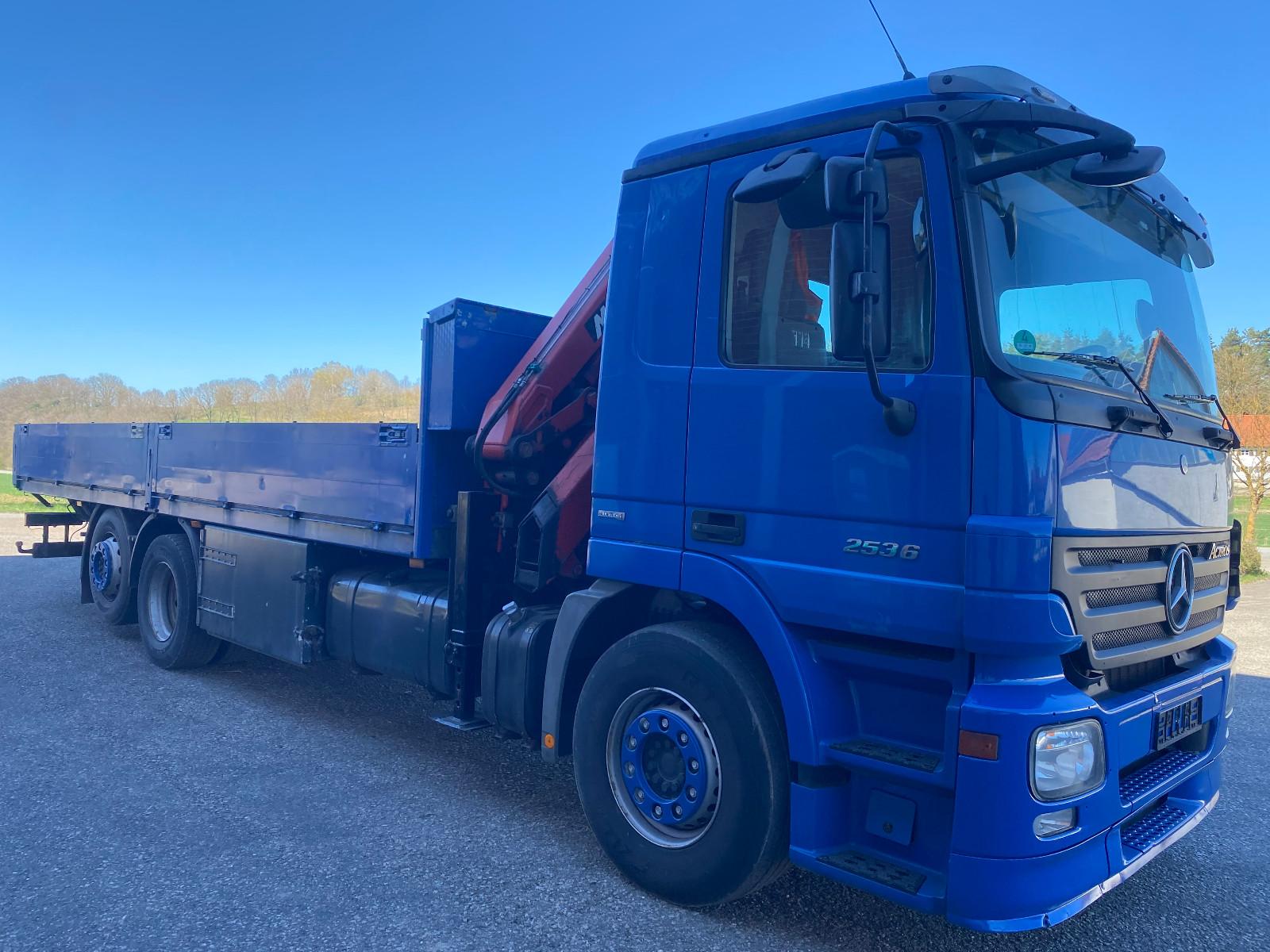 Mercedes-Benz Actros 2536 mit Kran