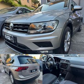 Volkswagen Tiguan - 1