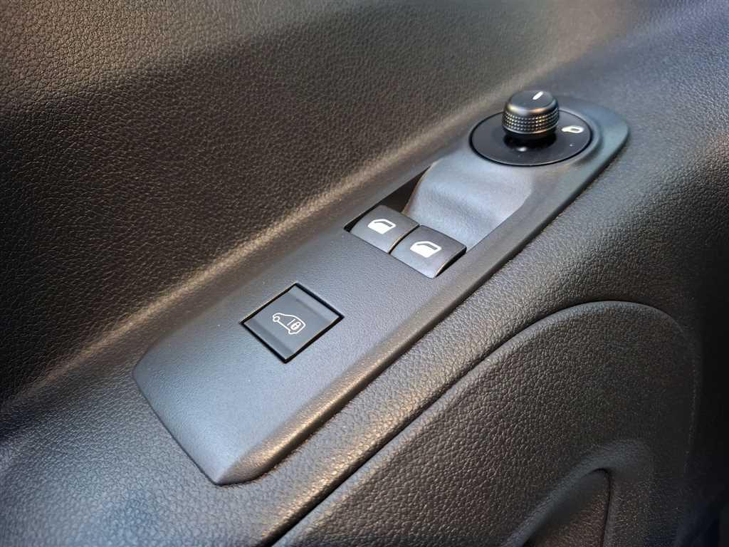 Peugeot Partner Kasten Premium 1.5 BlueHDI Sortimo Navi